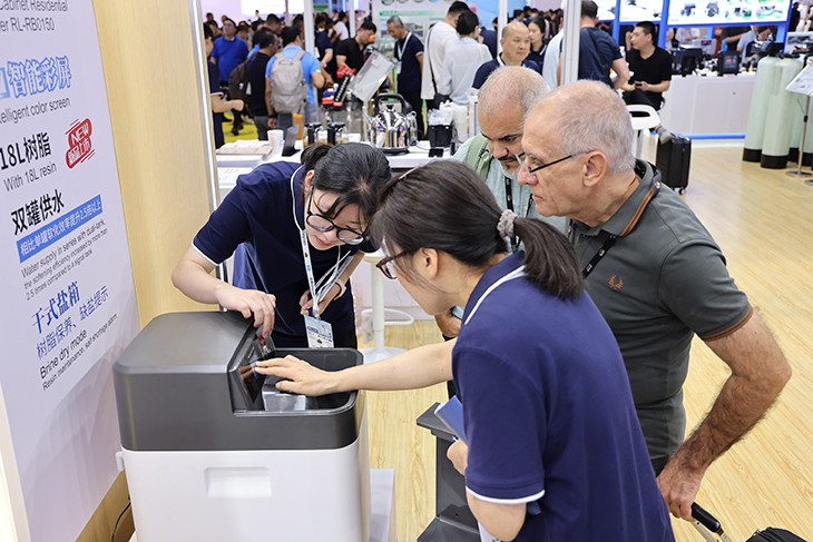 3.橱下双罐串联软水机RL-RB0150.jpg